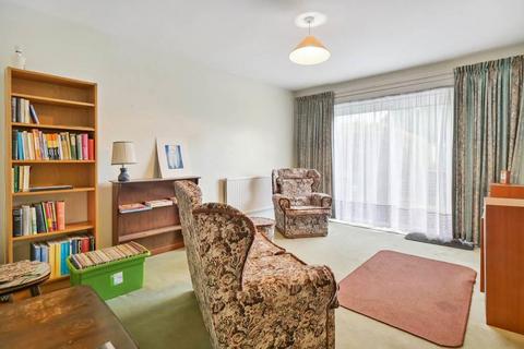 60d Feltham Road, Ashford, TW15 1DH