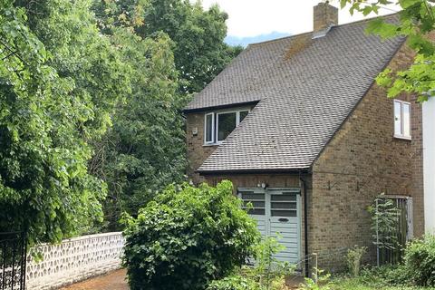7 Fifehead Close, Ashford, TW15 3SD