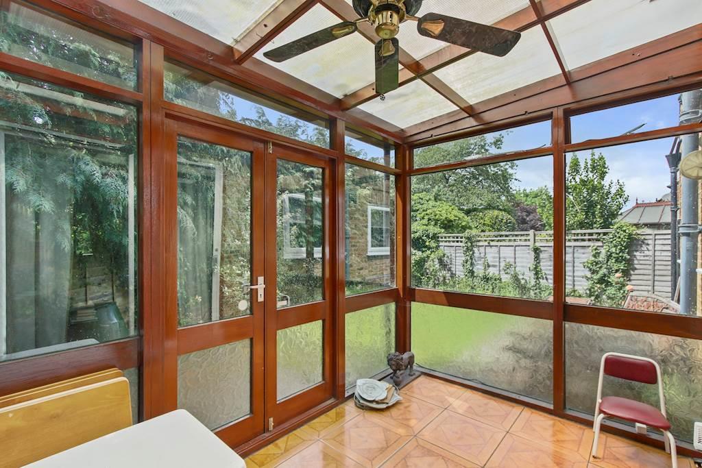 Conservatory Garden Room - 7 Fifehead Cl  (63)-sma