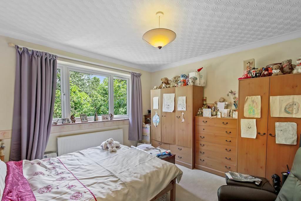 Bedroom 1 - 7 Fifehead Cl  (12)-small.jpg