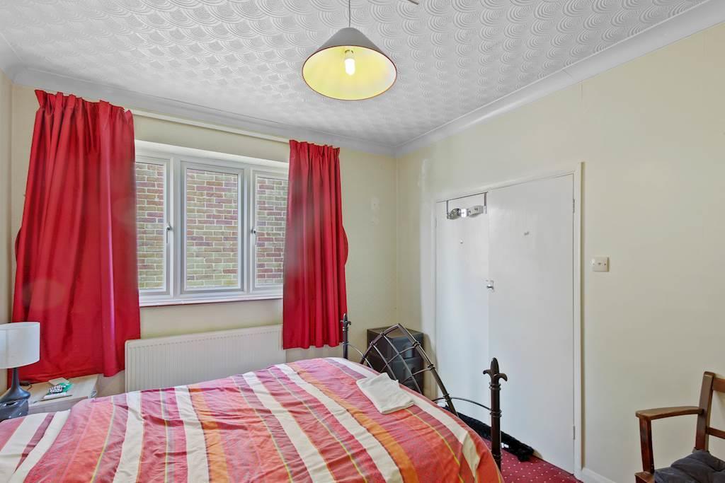 Bedroom 2 7 Fifehead Cl  (21)-small.jpg