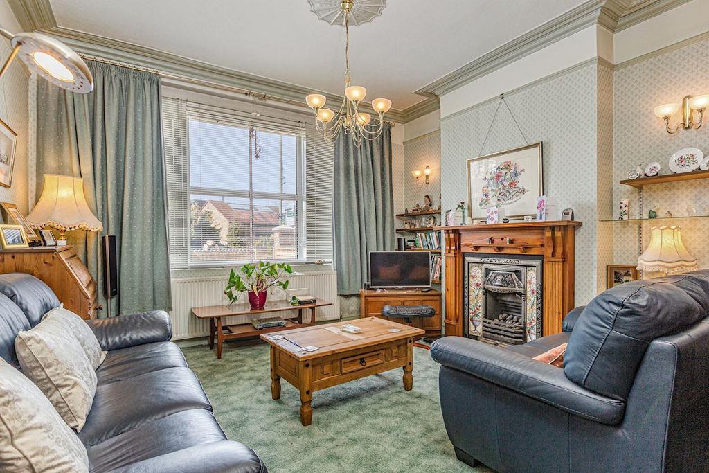 Stanwell Road, Ashford TW15 3 bed semidetached house £535,000