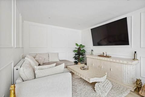 18 Junction Road, Ashford, TW15 1NQ