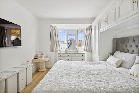18 Junction Road, Ashford, TW15 1NQ