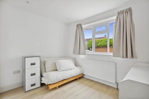 18 Junction Road, Ashford, TW15 1NQ