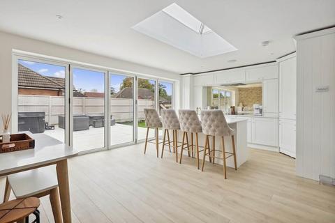 18 Junction Road, Ashford, TW15 1NQ