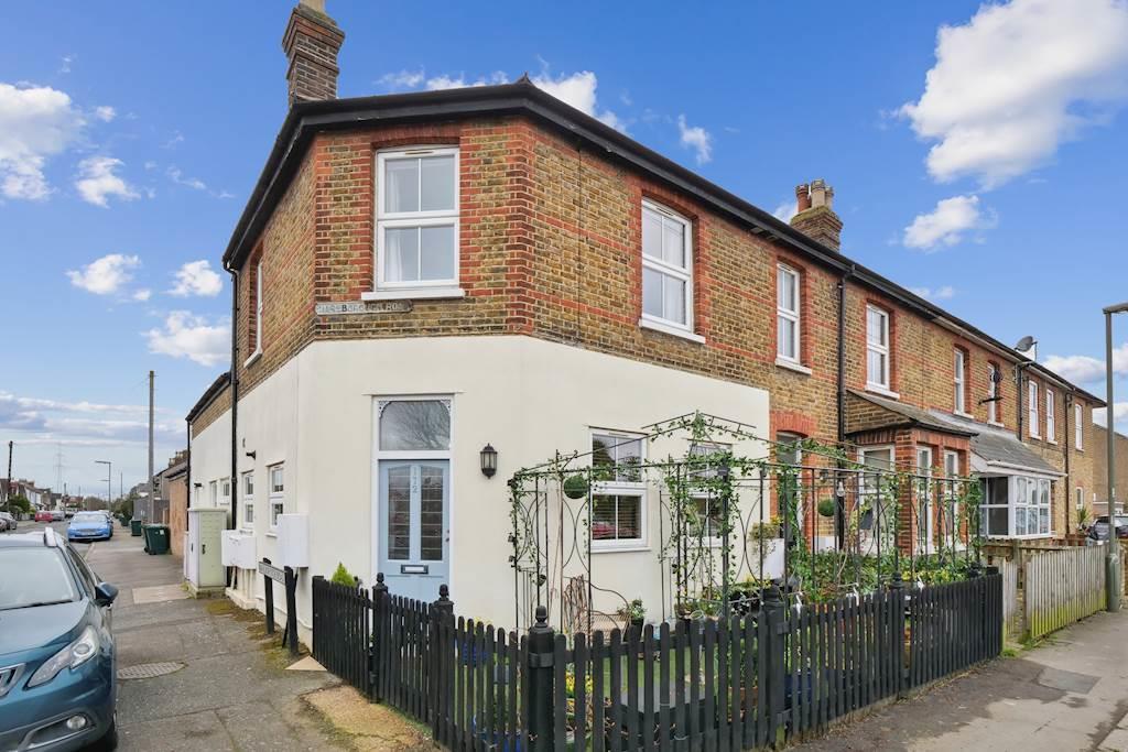 Chesterfield Road, Ashford TW15 2 bed house for sale £375,000