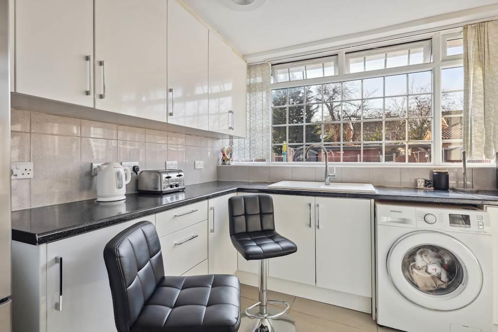 Kitchen 3 small.jpg