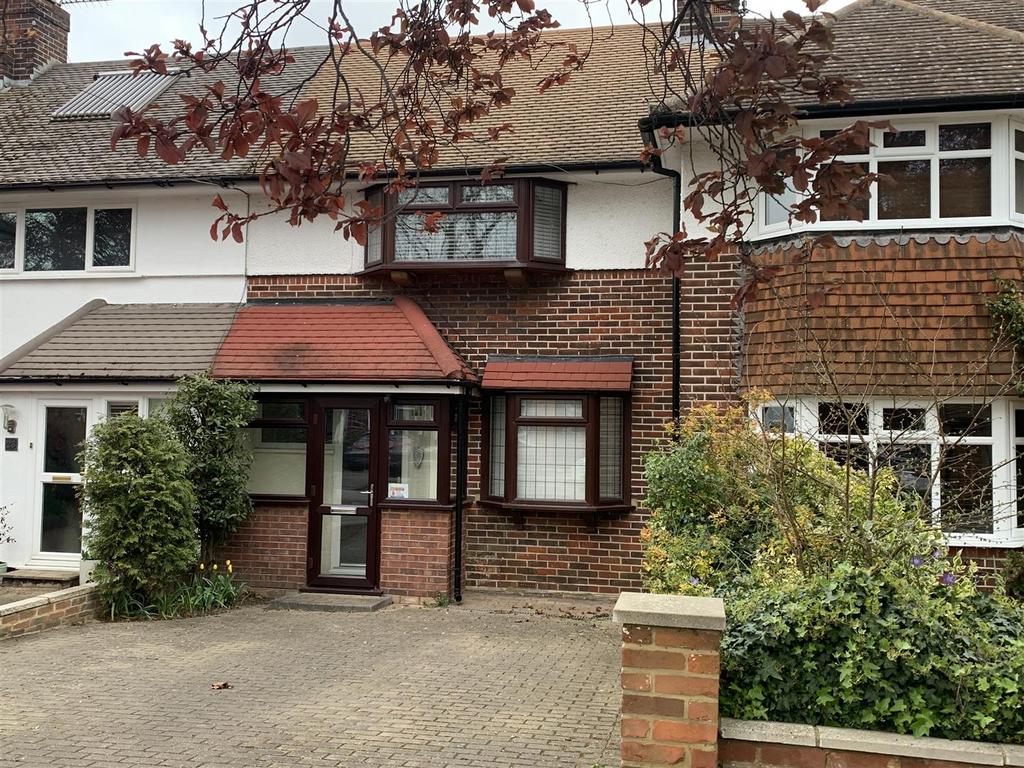 Sandringham Drive, Ashford TW15 2 bed terraced house for sale £435,000