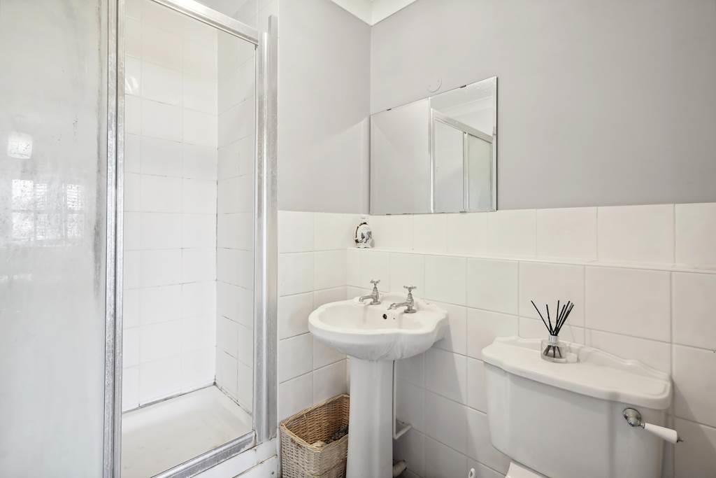 Main bathroom Flat 7, Coniston Ct, Cumberland Rd,