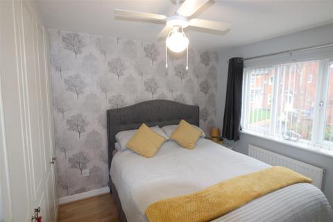 3 bedroom semi-detached house to rent, Bromley Close, Cannock