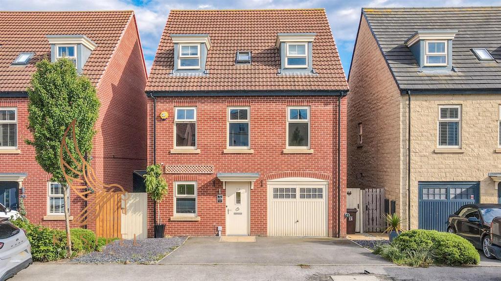 Turnberry Avenue, Pontefract WF7 4 bed detached house for sale £380,000