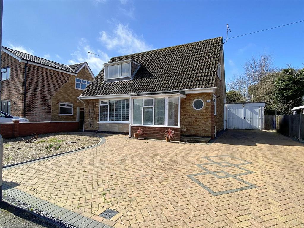 Westland Road, Lowestoft 3 bed chalet £275,000