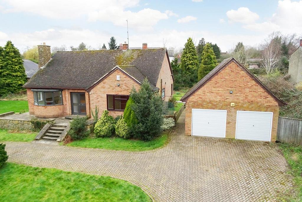 Sapcote Road, Burbage, Hinckley 3 bed bungalow £1,200 pcm (£277 pw)