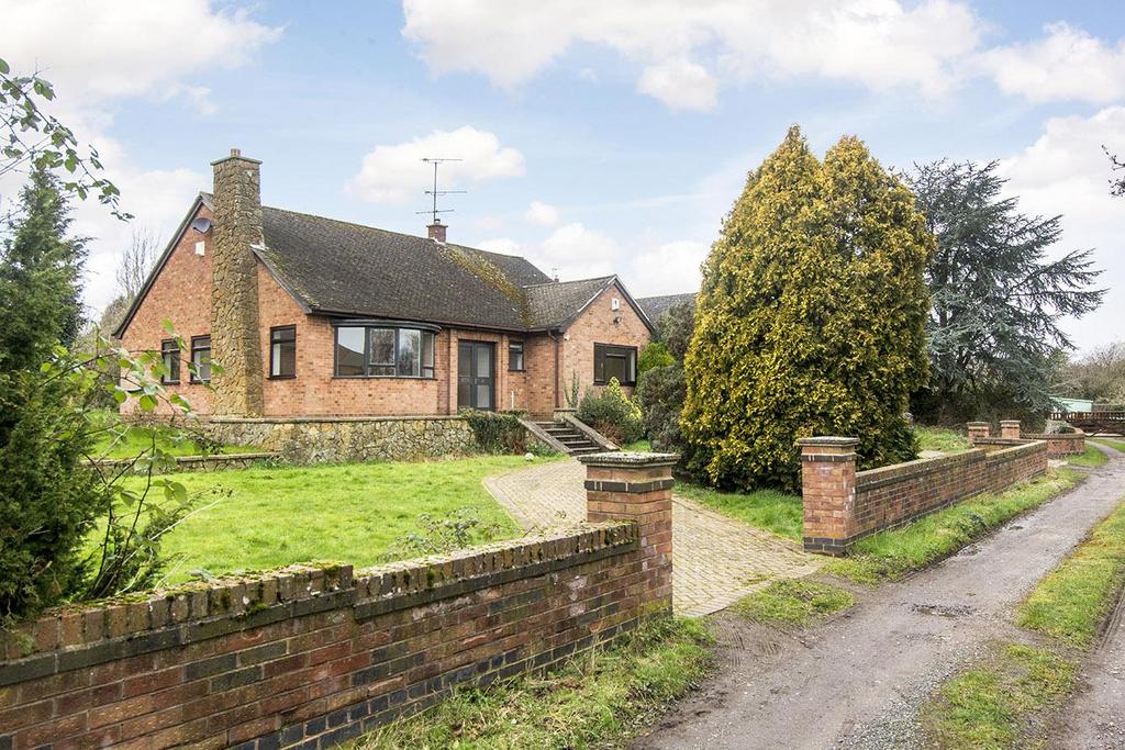 Sapcote Road, Burbage, Hinckley 3 bed bungalow £1,200 pcm (£277 pw)