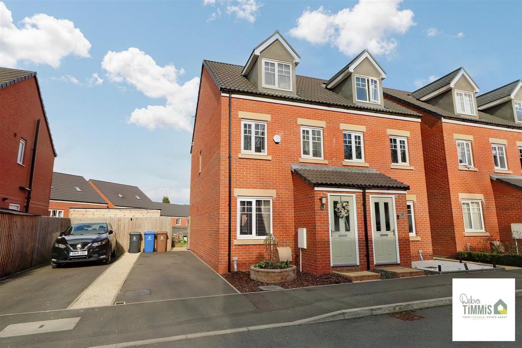 Philip Clarke Drive, Hartshill... 3 bed semidetached house £210,000