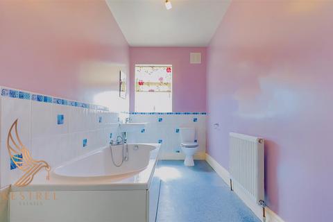 25 Wakefield Road, Ackworth, Pontefract, WF7 7DF