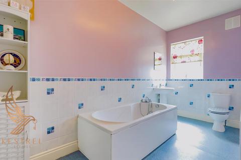 25 Wakefield Road, Ackworth, Pontefract, WF7 7DF