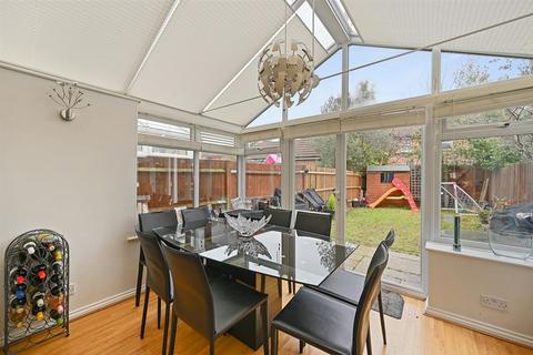 7 Bampton Drive, London, NW7 2AY