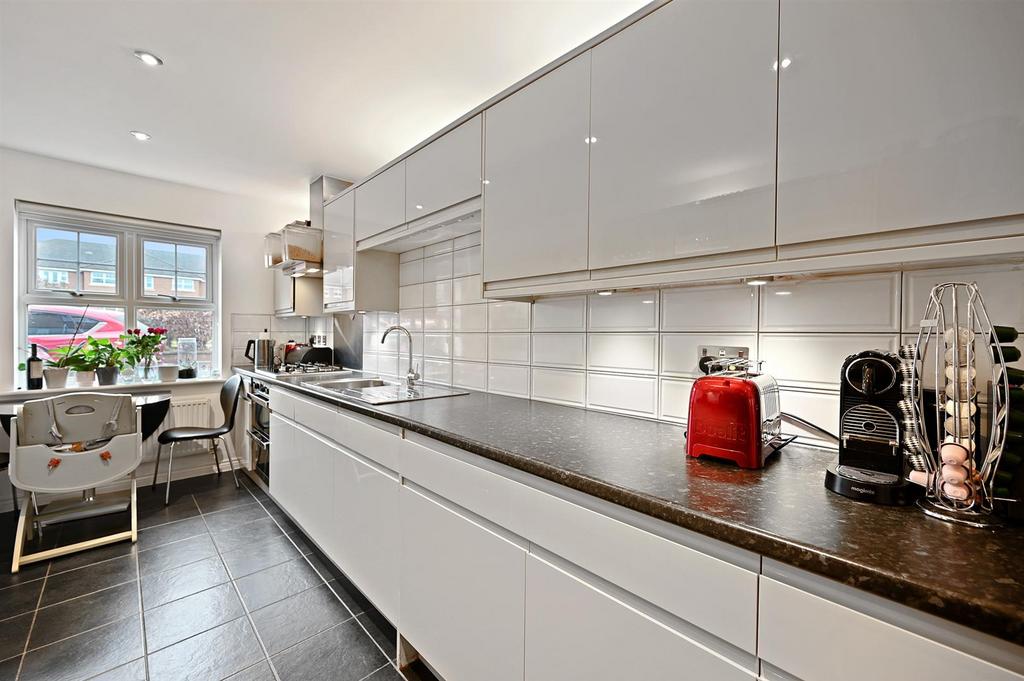 BCLR - 7 Bampton Drive - Kitchen (4).jpg