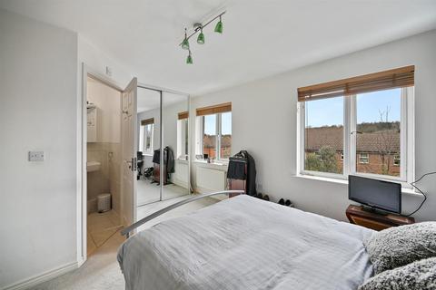 7 Bampton Drive, London, NW7 2AY
