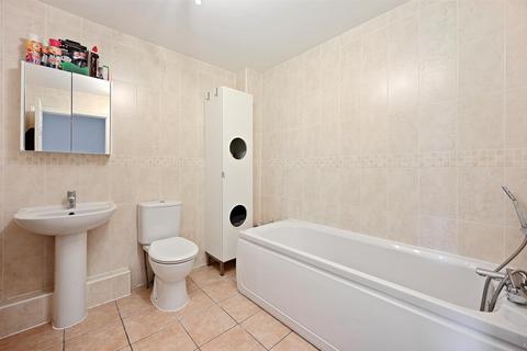 7 Bampton Drive, London, NW7 2AY