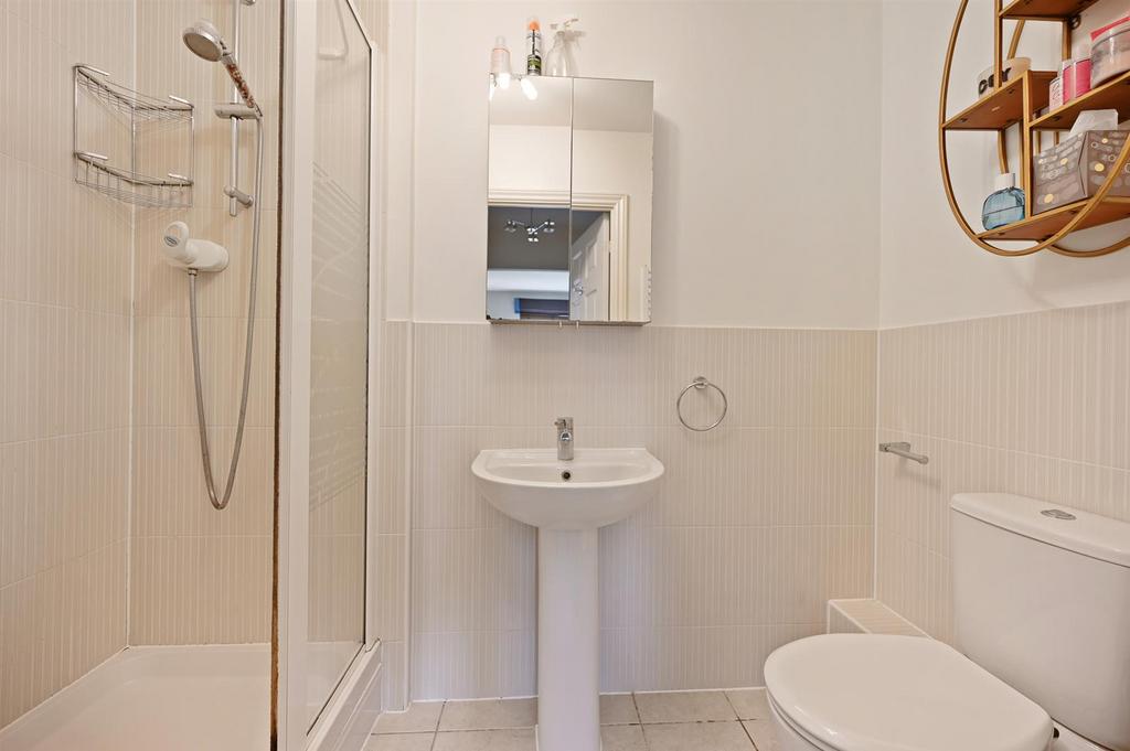BCLR - 7 Bampton Drive - Ensuite Bedroom 1 (4).jpg