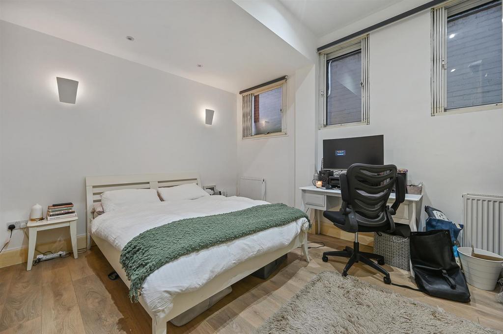 RCLR- 1 A, 75 compayne gardens- bedroom 2 (1).jpg