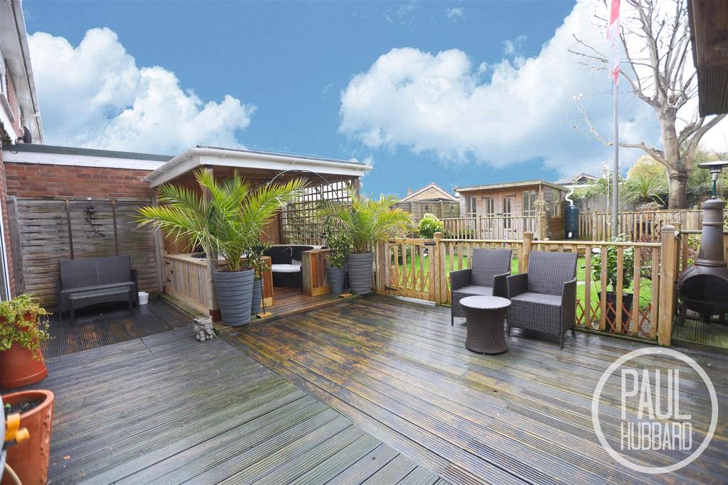 Colville Road, Lowestoft 4 bed link detached house for sale £290,000