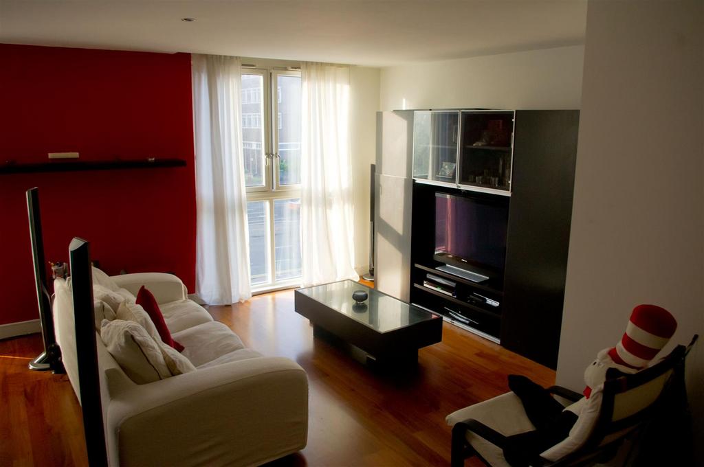 Admiral House, Newport Road, Cardiff 1 bed apartment £900 pcm (£208 pw)