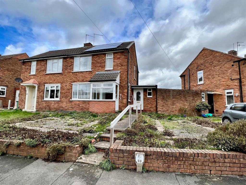 Tack Farm Road, Wordsley, DY8 5DP 2 bed semidetached house £175,000