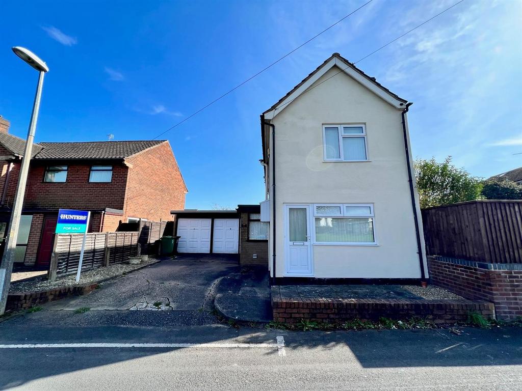 Earl Street, Kingswinford, DY6 9UD 2 bed detached house for sale £250,000