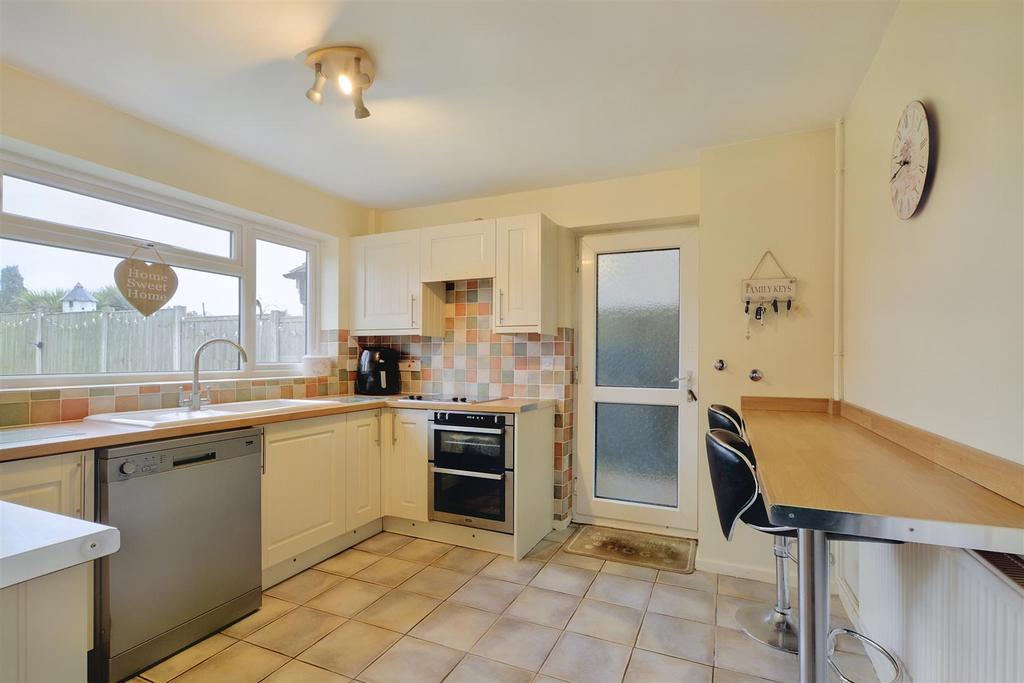 Kitchen 1.jpeg
