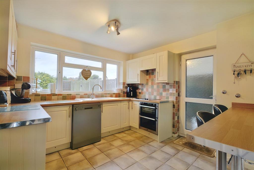 Kitchen 3.jpeg