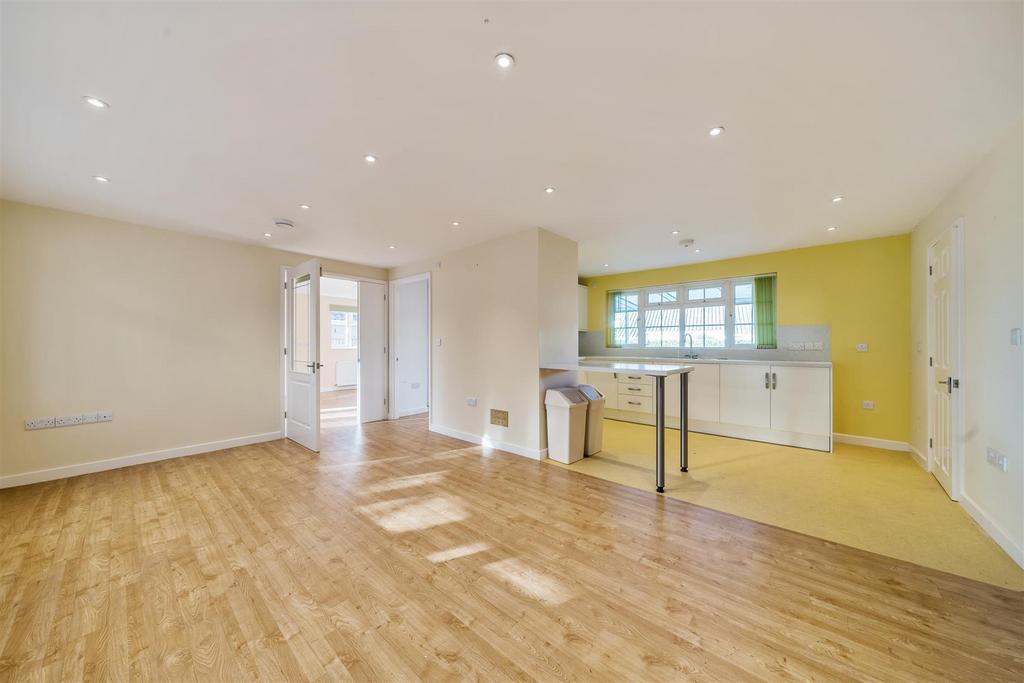 Roundway Park, Devizes 2 bed detached bungalow £395,000