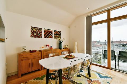 2 bedroom flat for sale - Spire View, Pickering