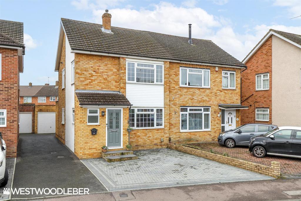 Martins Drive, Waltham Cross EN8 4 bed semidetached house £480,000
