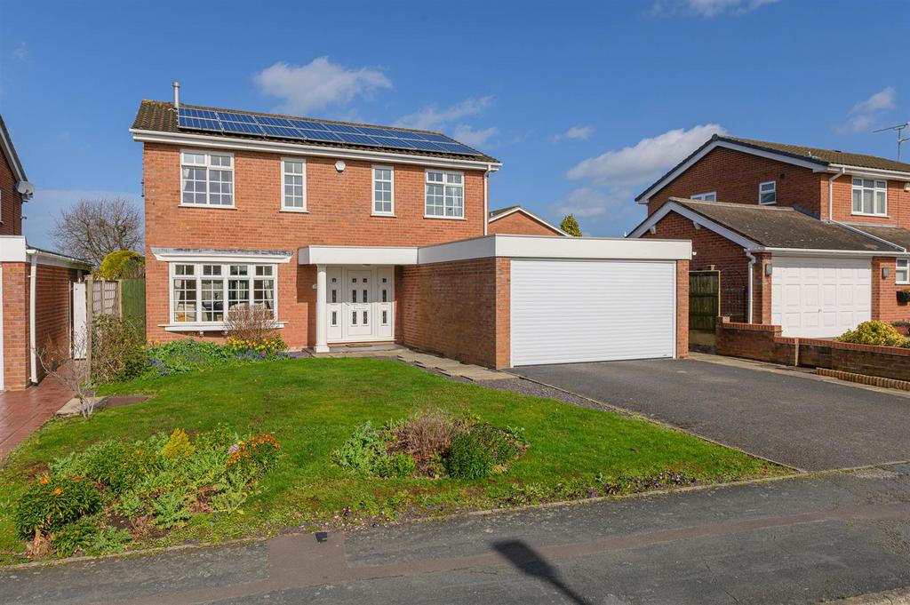 Edgewood Drive, Crewe 4 bed detached house for sale £399,000