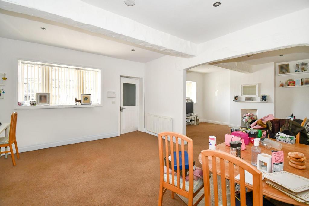 Kirk Lane, Yeadon, Leeds 2 bed house £179,950