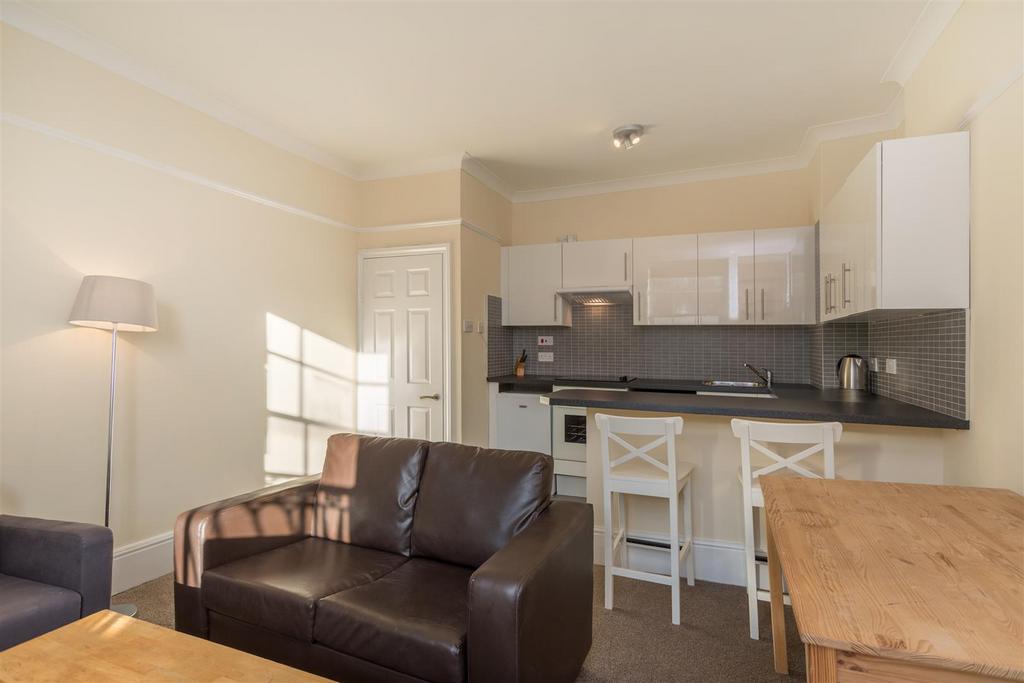 Gloucester Place 132 fl 4 rec 2.jpg