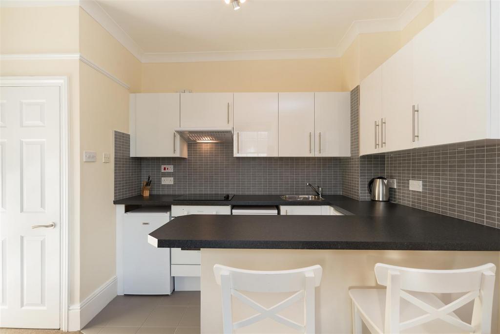 Gloucester Place 132 fl 4 kit 2.jpg