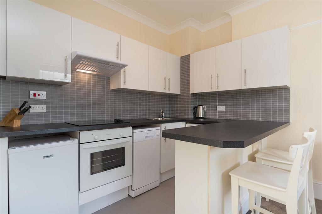 Gloucester Place 132 fl 4 kit.jpg