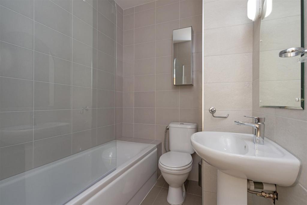 Gloucester Place 132 fl 4 bath.jpg