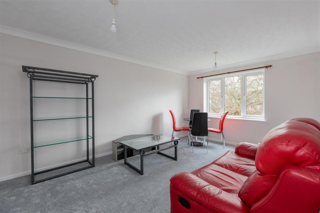 Kinnaird Close, Burnham 1 bed flat for sale £190,000