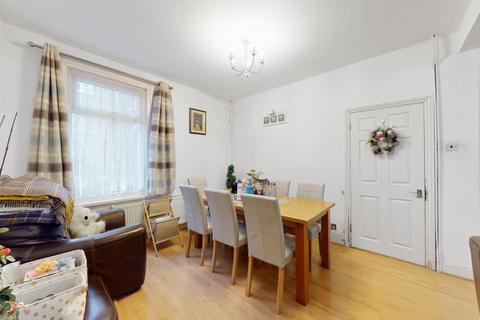 5 bedroom terraced house for sale, Colindale Avenue, London