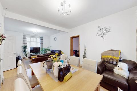 5 bedroom terraced house for sale, Colindale Avenue, London
