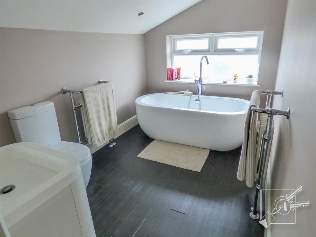 Napier Road, Northfleet, Gravesend 2 bed house for sale £300,000