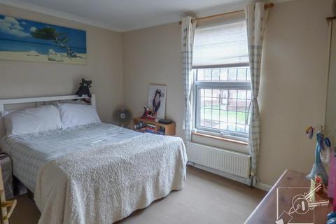 70 Napier Road, Northfleet, Gravesend, DA11 7BY