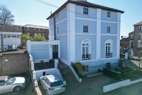37 Clarence Place, Gravesend, DA12 1LB