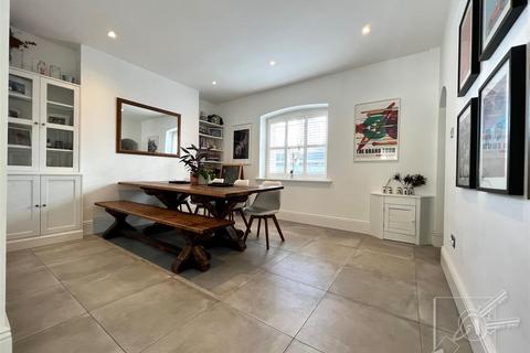 37 Clarence Place, Gravesend, DA12 1LB